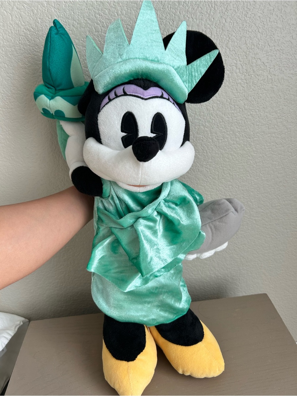 Disney Minnie Mouse Statue of Liberty Plush - Teal & Yellow - Picture 3 of 8
